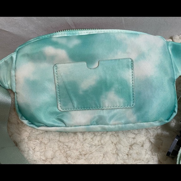 STEVE MADDEN TIE DYE WAIST PURSE/PACK - Picture 2 of 11